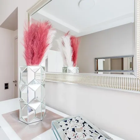 Royal In The Heart Of Apartment