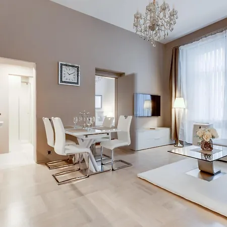 Апартаменты Royal In The Heart Of