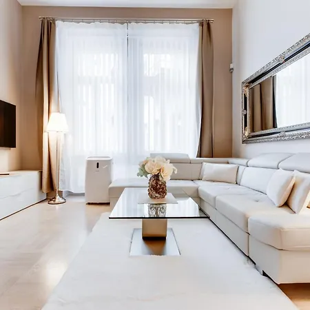 Royal In The Heart Of Praag